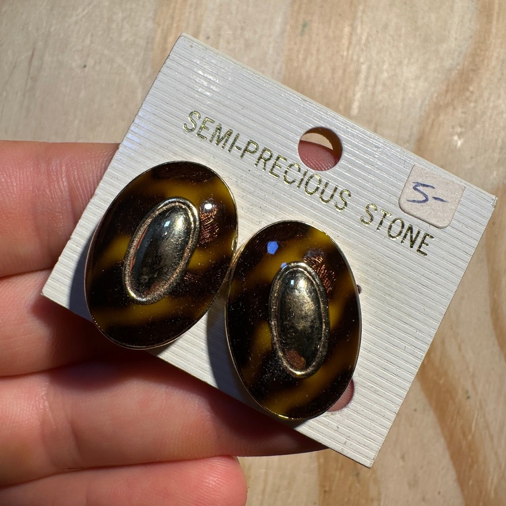 Vintage Tortoise Shell Gold Tone Oval Clip On Earrings Semi Precious Stone OS
